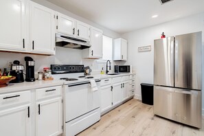 Micro-ondes, four, plaque de cuisson, lave-vaisselle