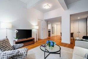 Unclassified image, 4 of 9, button