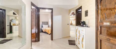 2 bedrooms, iron/ironing board, WiFi