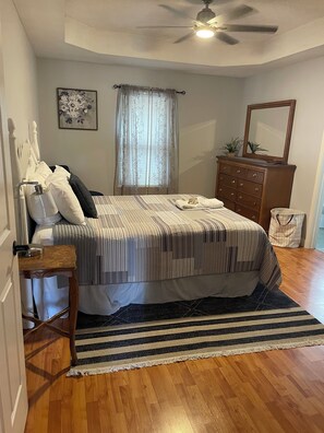 3 bedrooms, iron/ironing board, free WiFi, bed sheets - Cozy on Cory: Charming 3-bedroom house with WiFi, AC in enjoyable Clarksville (Clarksville)