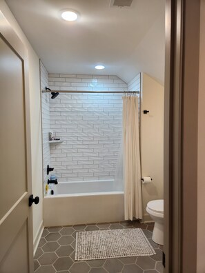 Dusche, Handtücher, Seife, Toilettenpapier