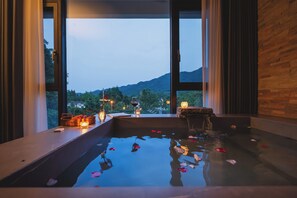 Kamar Double Elite, pemandangan bukit | Tirai kedap cahaya, setrika/meja setrika, dan Wi-Fi gratis