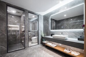 Free toiletries, hair dryer, bathrobes, slippers - Z HOTEL - Qingchengshan (Chengdu)