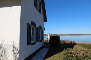 Unclassified image, 2 of 31, button