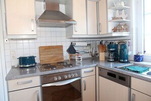 Frigorífic, forn, placa de cuina i rentaplats 