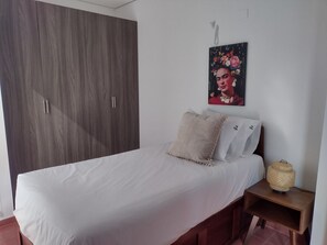 2 bedrooms, iron/ironing board, free WiFi