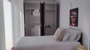 2 bedrooms, iron/ironing board, free WiFi