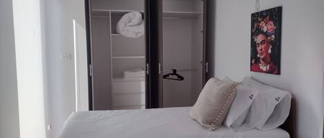 2 habitaciones, tabla de planchar con plancha y wifi gratis