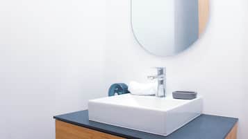 Toallas, jabón, papel de baño
