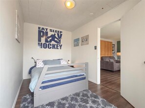 3 bedrooms, WiFi, bed sheets