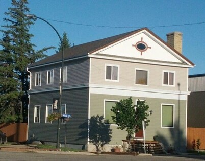 Upper unit with room to bring the whole family.