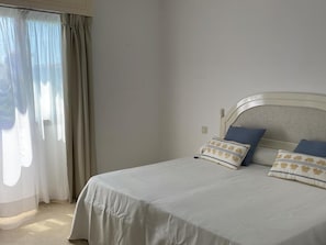 2 bedrooms, iron/ironing board, Internet, bed sheets
