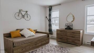 5 dormitoris, planxa i posts de planxar, wifi i roba de llit