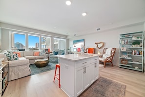 Interior - BEACHFRONT, RESORT STLE POOL, NEW COMPLEX (Gulf Shores)