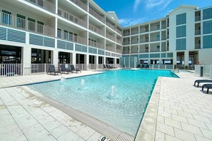 Pool - BEACHFRONT, RESORT STLE POOL, NEW COMPLEX (Gulf Shores)
