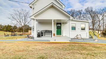 House (3 Bedrooms) | Exterior
