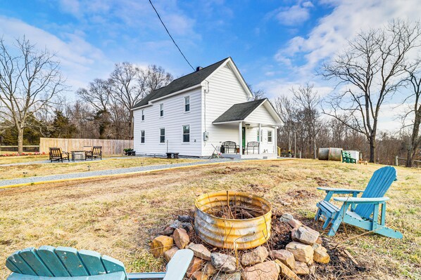 House (3 Bedrooms) | Interior - Fire Pits, Creek View: Historic Virginia Farmhouse (Bealeton)