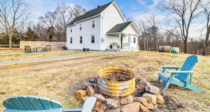 Fire Pits, Creek View: Historic Virginia Farmhouse