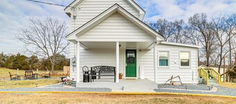 Fire Pits, Creek View: Historic Virginia Farmhouse