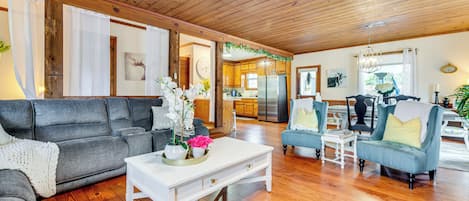 House (3 Bedrooms) | Interior