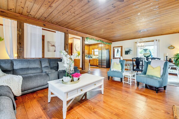 House (3 Bedrooms) | Interior