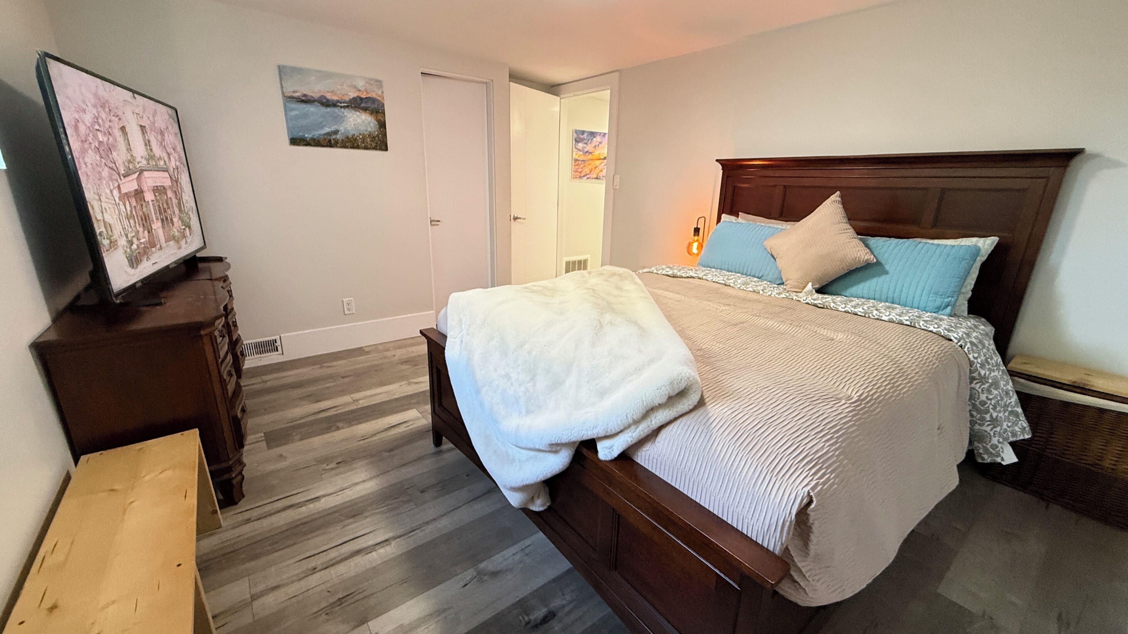 Artist Garden Retreat | 2br | White Rock Beach - White Rock