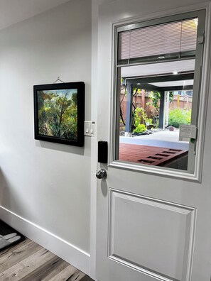 Interior - Artist Garden Retreat | 2BR | White Rock Beach (White Rock)