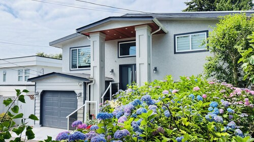 Artist Garden Retreat | 2BR | White Rock Beach