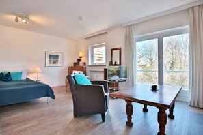 Unclassified image, 5 of 35, button