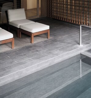 Télévision de 43 pouces avec chaînes par satellite