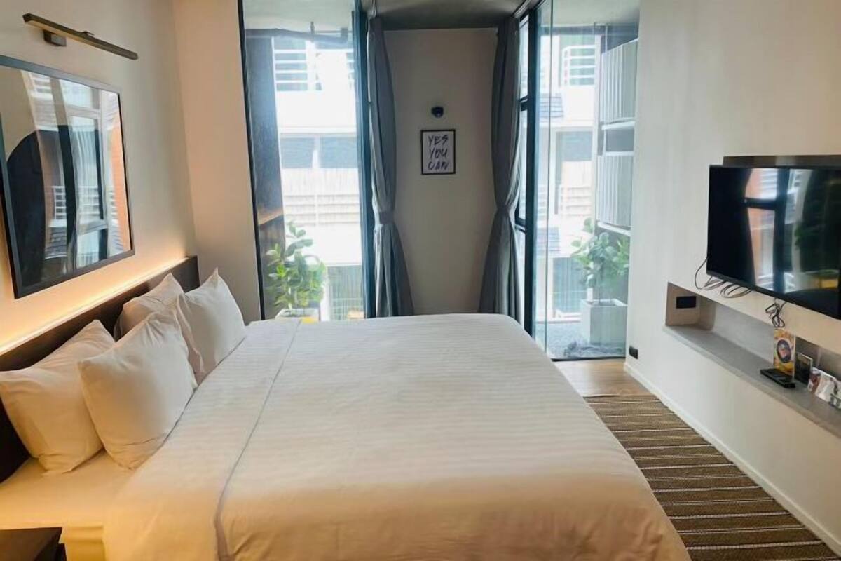 1 bilik tidur, peralatan tempat tidur premium, item bar mini percuma