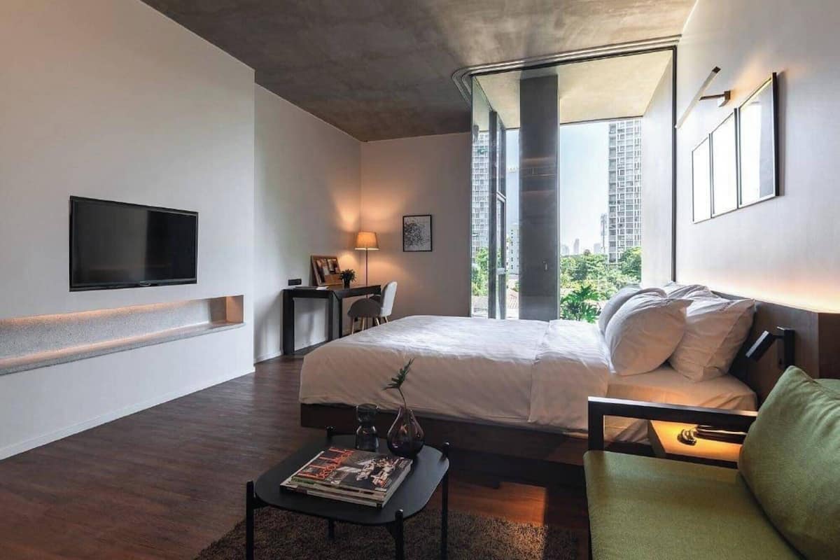 Premier Double Room | 1 bedroom, premium bedding, free minibar items, in-room safe