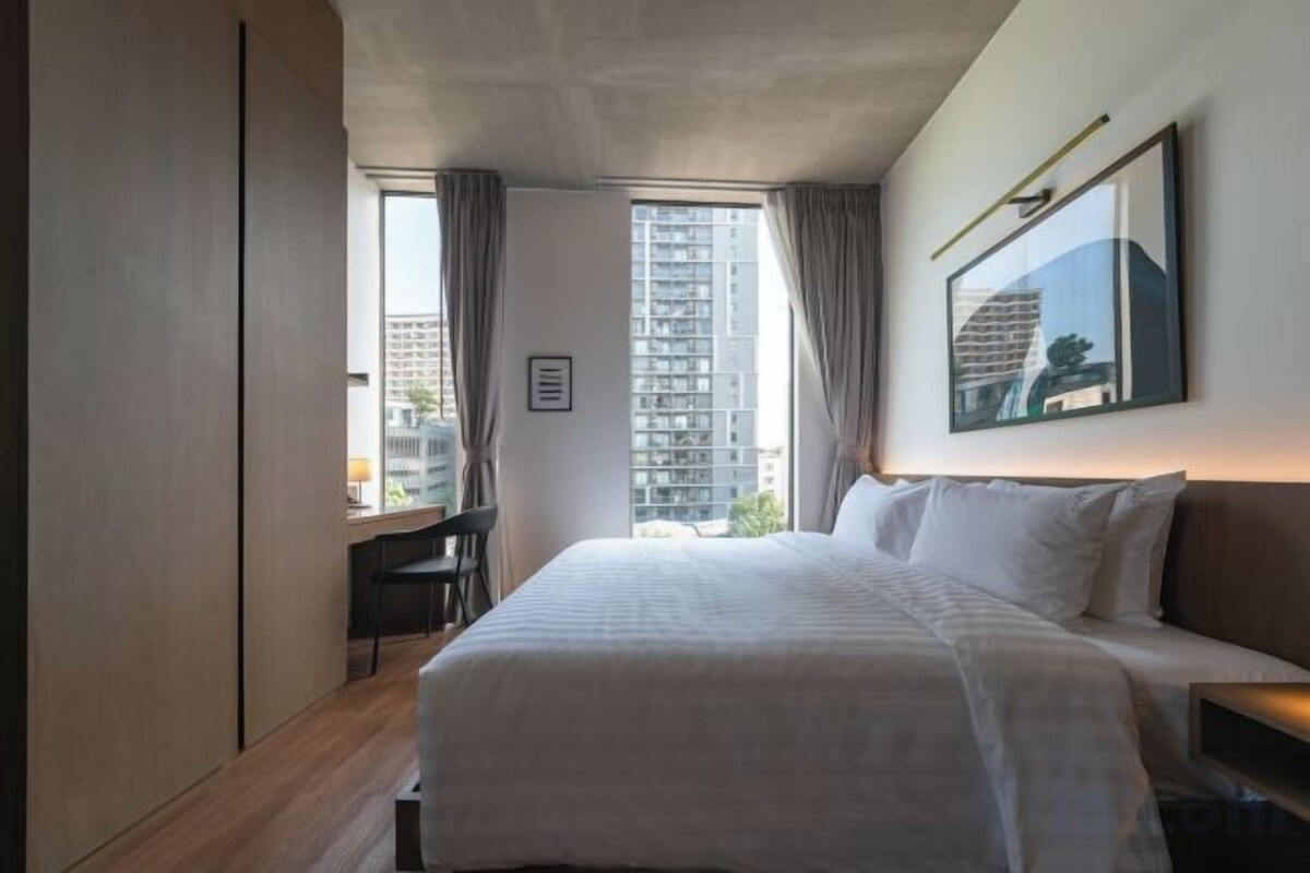 Premium bedding, minibar (some free items), in-room safe, desk
