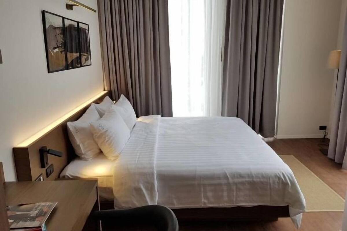 1 bilik tidur, peralatan tempat tidur premium, item bar mini percuma