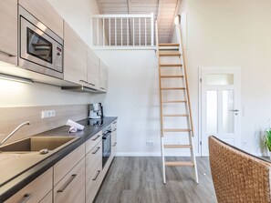 Geladeira, fogão, lava-louças, torradeira