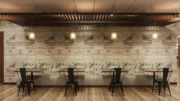 Un ristorante moderno con pavimento in legno, parete in pietra e una zona con panche.