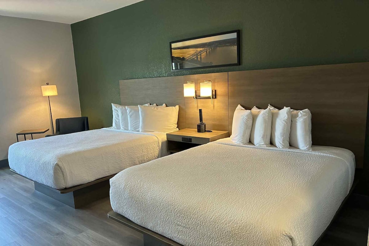 Blackout drapes, soundproofing, iron/ironing board, free WiFi