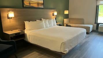 Studio Suite, 1 King Bed, Non Smoking | Blackout drapes, soundproofing, iron/ironing board, free WiFi