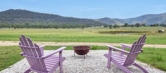 Mahony Estate Vineyard View - Sleeping 2 Guests in Broke