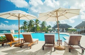 Outdoor pool - Cozy 1-bedroom condo with WiFi, fitness room in amazing Punta Cana by Hard Rock. (Punta Cana)