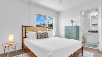 2 soverom, skrivebord, strykejern/-brett og wi-fi (inkludert)