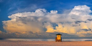 Beach nearby, sun-loungers, beach towels