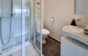 Shower - 3 bedroom amazing home in Dyrön (Dyrön)