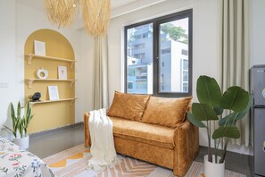 Superior Room | Desk, laptop workspace, soundproofing, free WiFi - Luxe Paradise Hotel Truong Chinh (Hanoi)