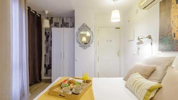 1 slaapkamer, een strijkplank/strijkijzer, internet, beddengoed