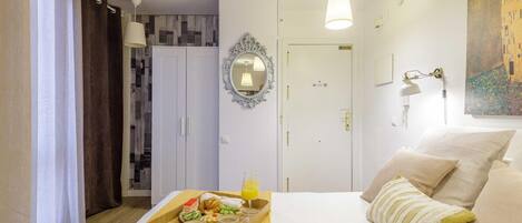 1 chambre, fer et planche à repasser, accès Internet, draps fournis