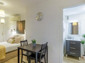 1 bedroom, iron/ironing board, Internet, bed sheets