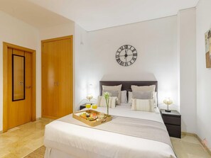 1 bedroom, iron/ironing board, internet, bed sheets