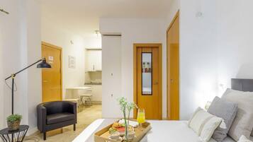 1 slaapkamer, een strijkplank/strijkijzer, internet, beddengoed