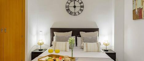 1 bedroom, iron/ironing board, internet, bed sheets